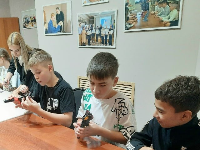 Школьники из Арска променяли гаджеты на музейную прогулку