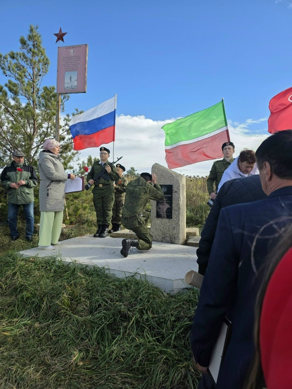 В Лениногорском районе обновили мемориал 18-летнему комиссару, погибшему в 1918 году