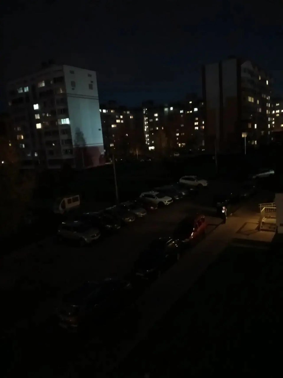 В 29Б микрорайоне вторую неделю не могут наладить освещение