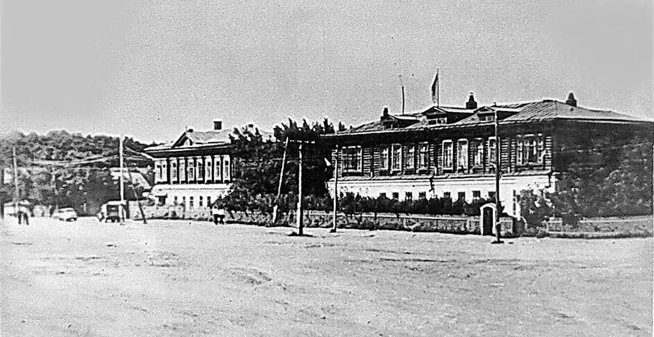Октябрьская улица в Челнах много лет назад