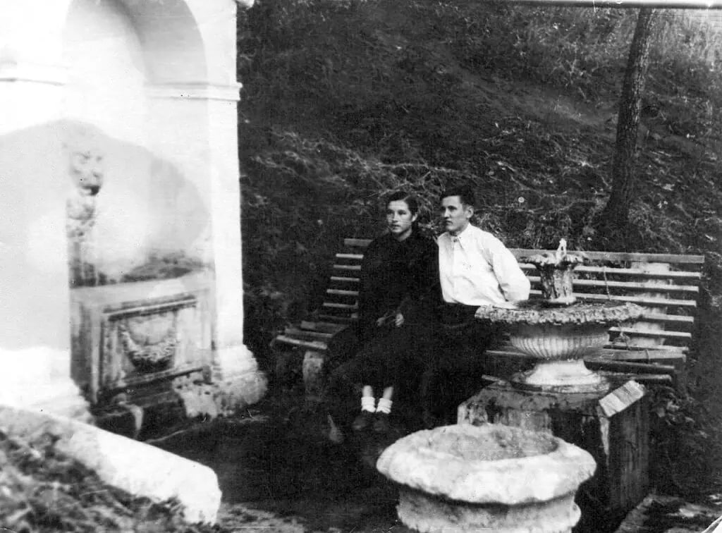Фонтан в лесопарке Лениногорска много лет назад