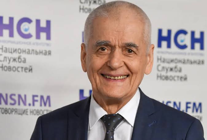Онищенко назвал возраст, до которого можно стать родителем