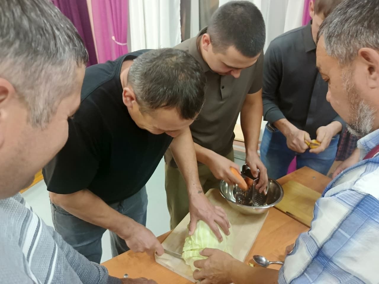 ‍ В школе папы устроили «Весёлые старты» в честь Дня отца
