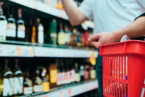 В Альметьевске предпринимателя привлекли за продажу алкоголя подростку