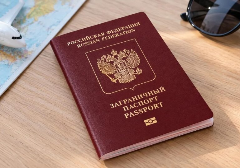 С 2027 года детям до 14 лет понадобится свой загранпаспорт