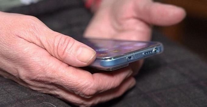 В Зеленодольске пенсионерка пыталась передать внуку телефон в тюбике от лекарства