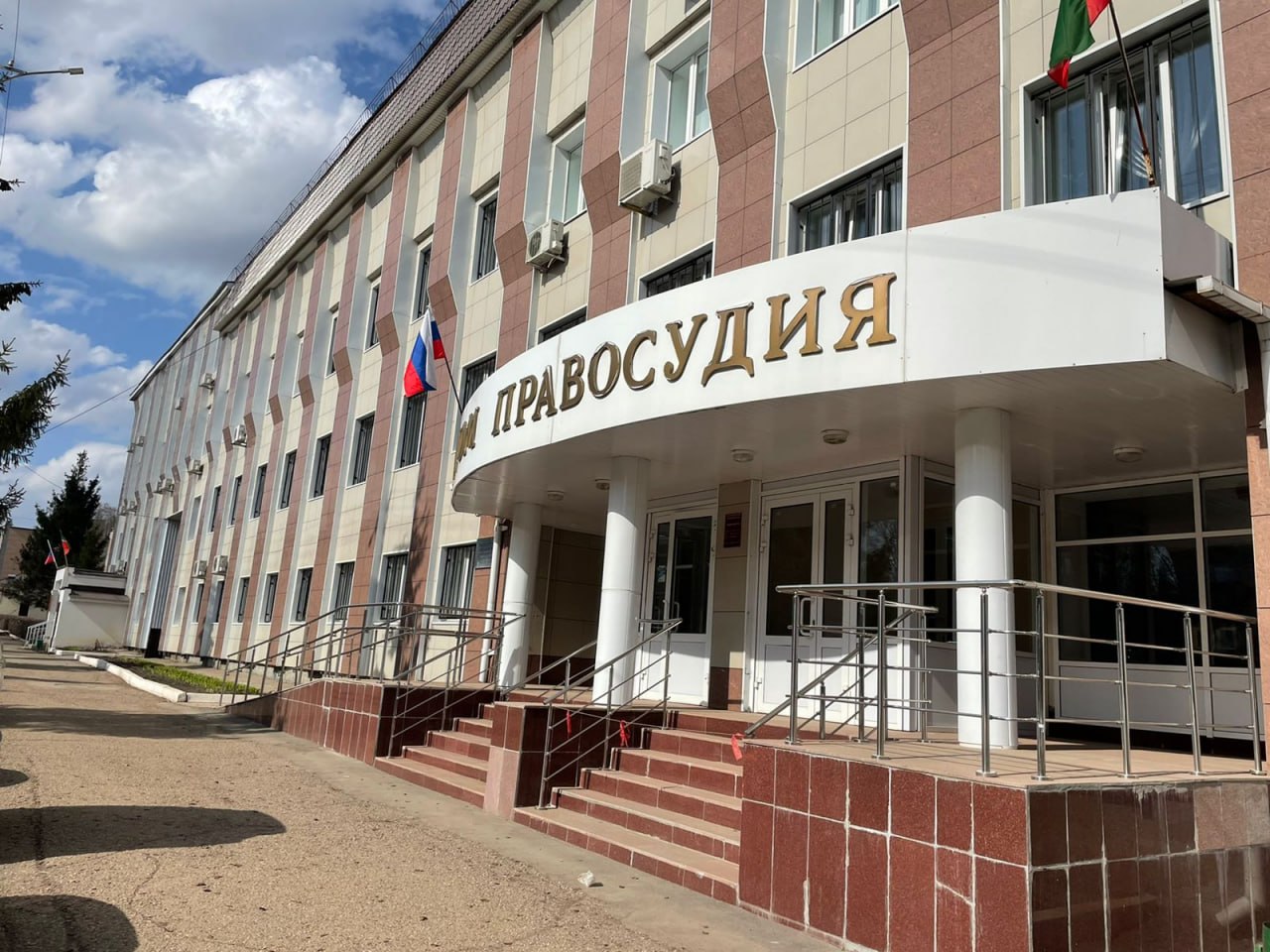 В Бугульме управляющая компания заплатит более 416 тысяч рублей за затопленную квартиру