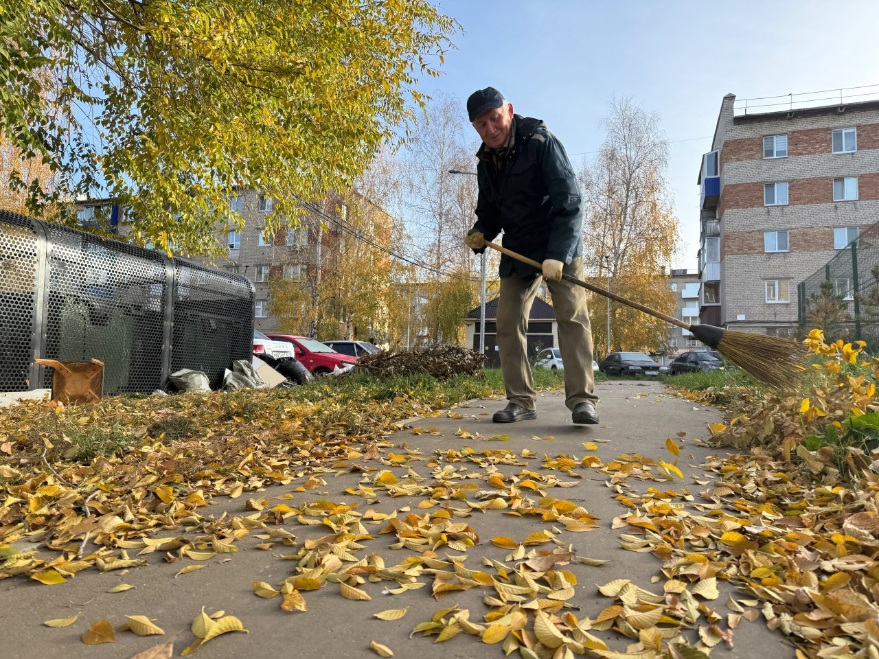 Кто наводит порядок во дворах, пока город спит?