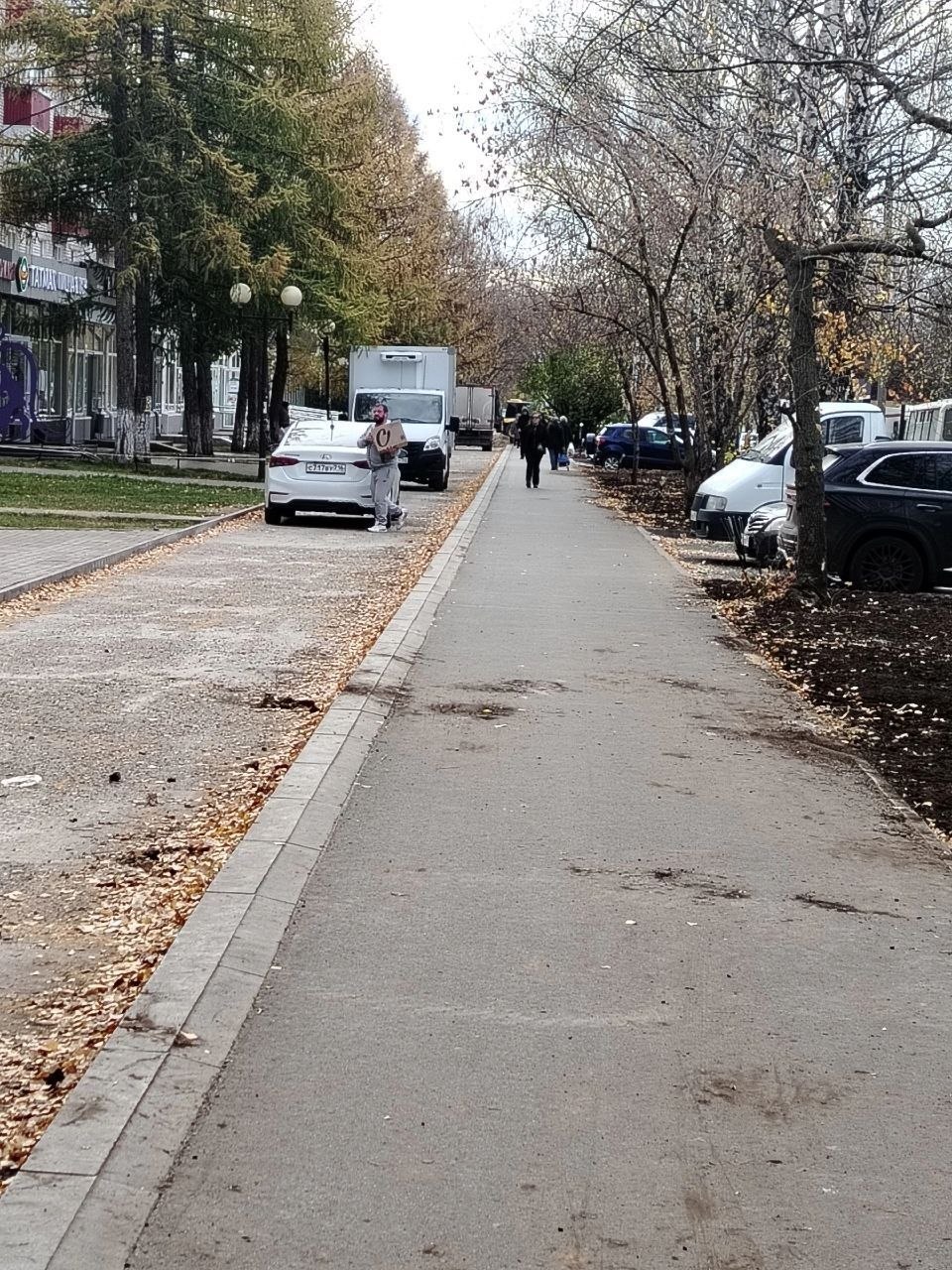 В Нижнекамске пожаловались на недоделанный тротуар от «Вкусно — и точка» до «Аркады»
