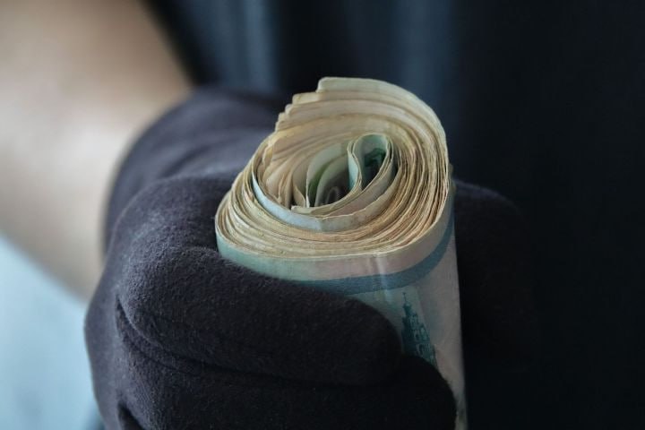 В Челнах пенсионер отдал курьеру 1,7 млн рублей после звонка лже-сотрудника ФСБ