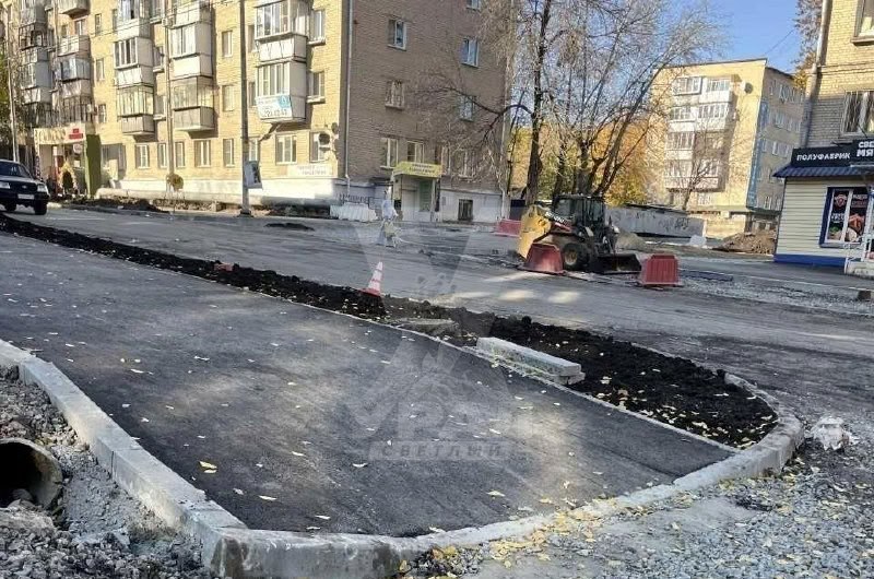 Лестницу закатали в асфальт: челябинцы боятся зимой улететь прямо под машины