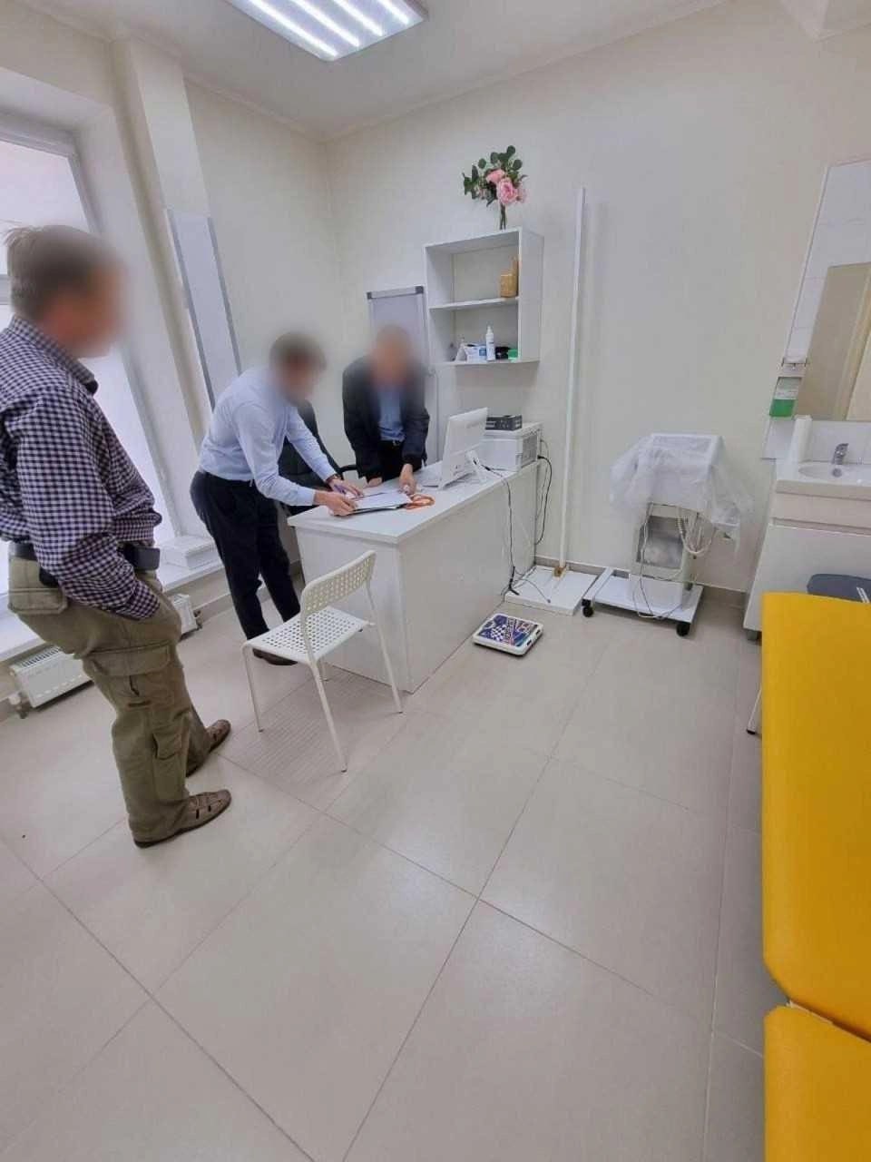 Фальшивые диагнозы COVID принесли клинике на Урале 9 млн рублей
