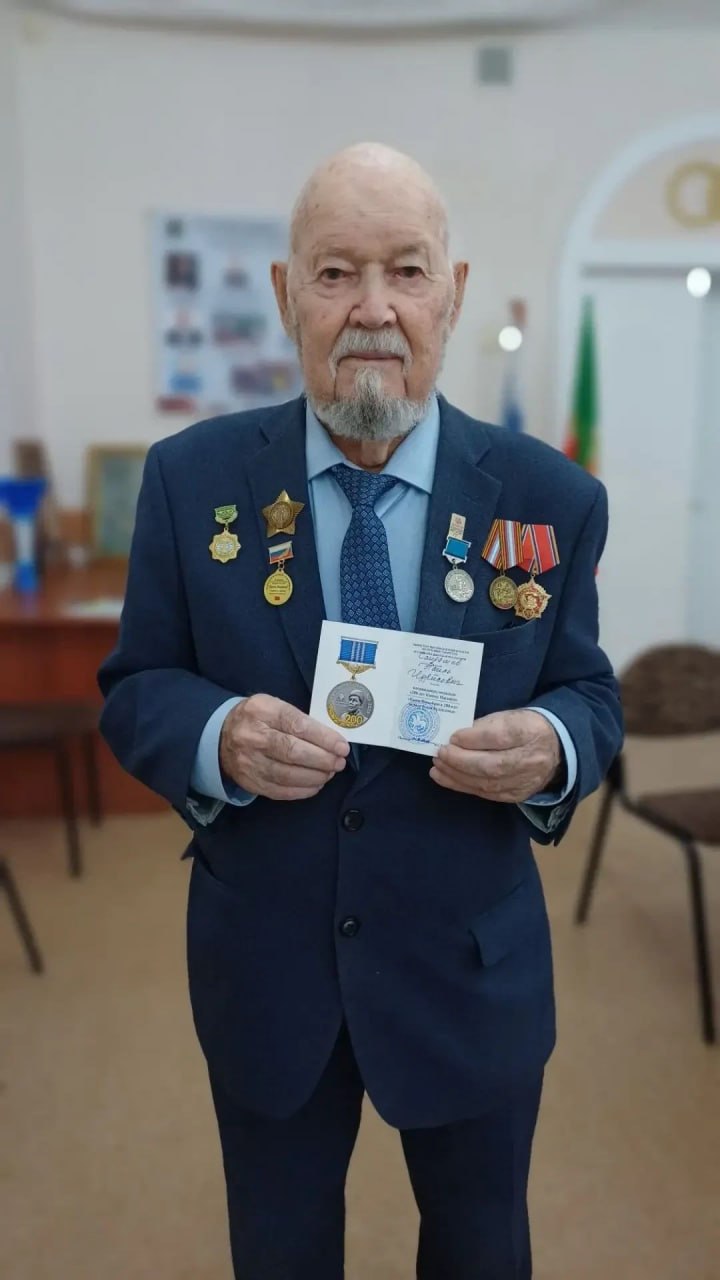 Ветерана из Лениногорска наградили медалью в честь Каюма Насыри
