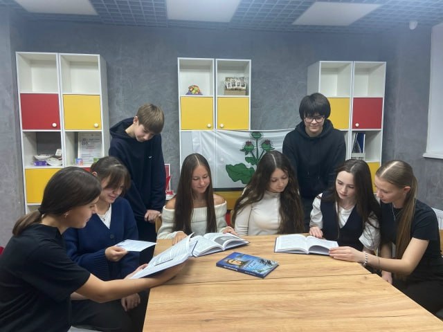 ⭐ В Азнакаево для школьников провели урок мужества по книге «Подснежники в небе»
