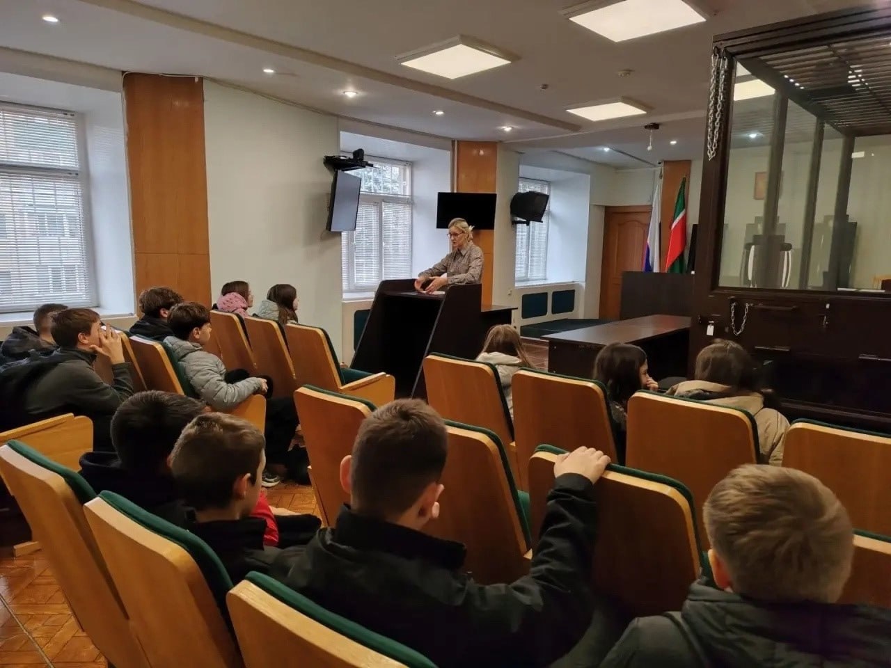 Школьники из Бавлов побывали на экскурсии в городском суде