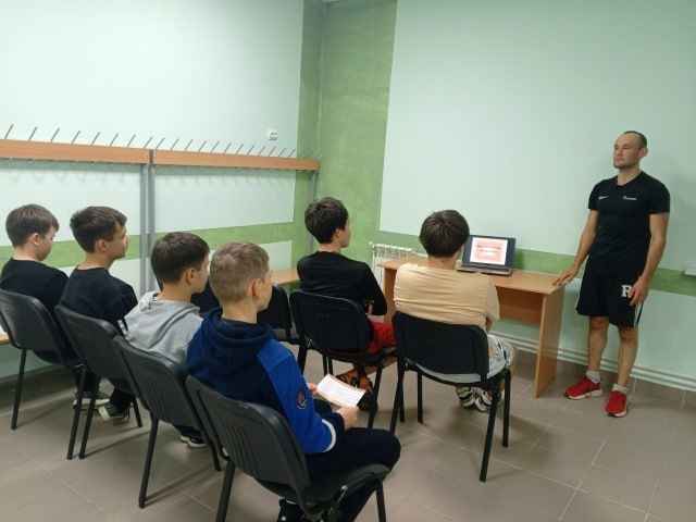 В центре «Батыр» подросткам объяснили, как действовать при столкновении с коррупцией