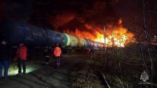 20 вагонов сошли с рельсов, семь цистерн загорелись: ЧП под Екатеринбургом!