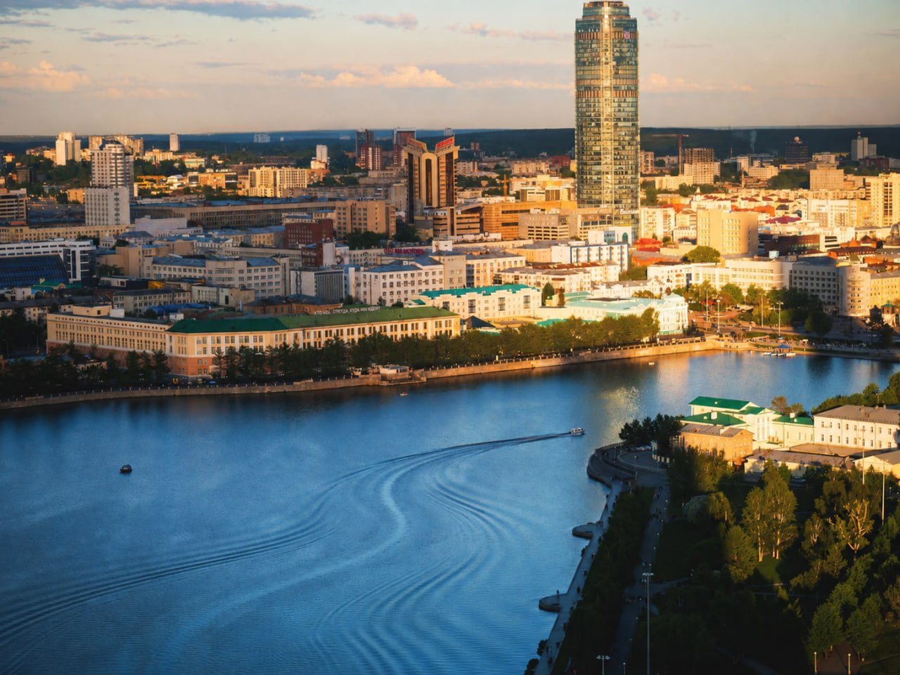Екатеринбург признали лучшим городом России для баланса работы и жизни!