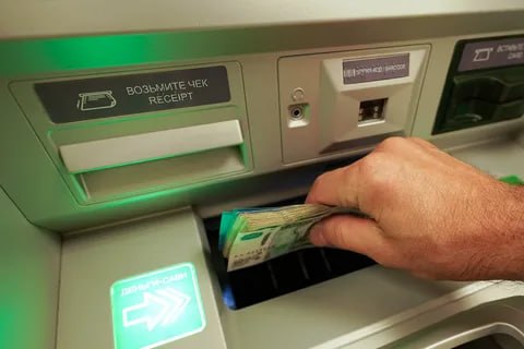 Банки будут проверять происхождение крупных сумм наличных