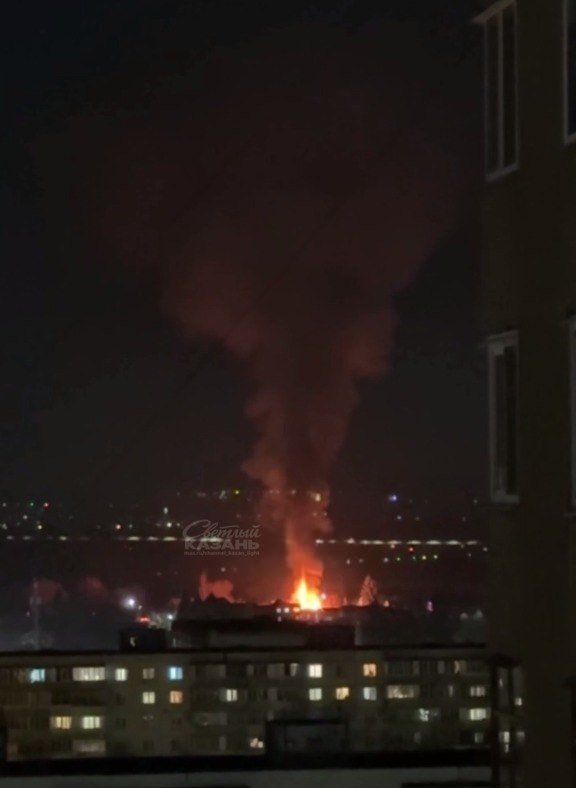Сильный пожар заметили в Ново-Савиновском районе Казани