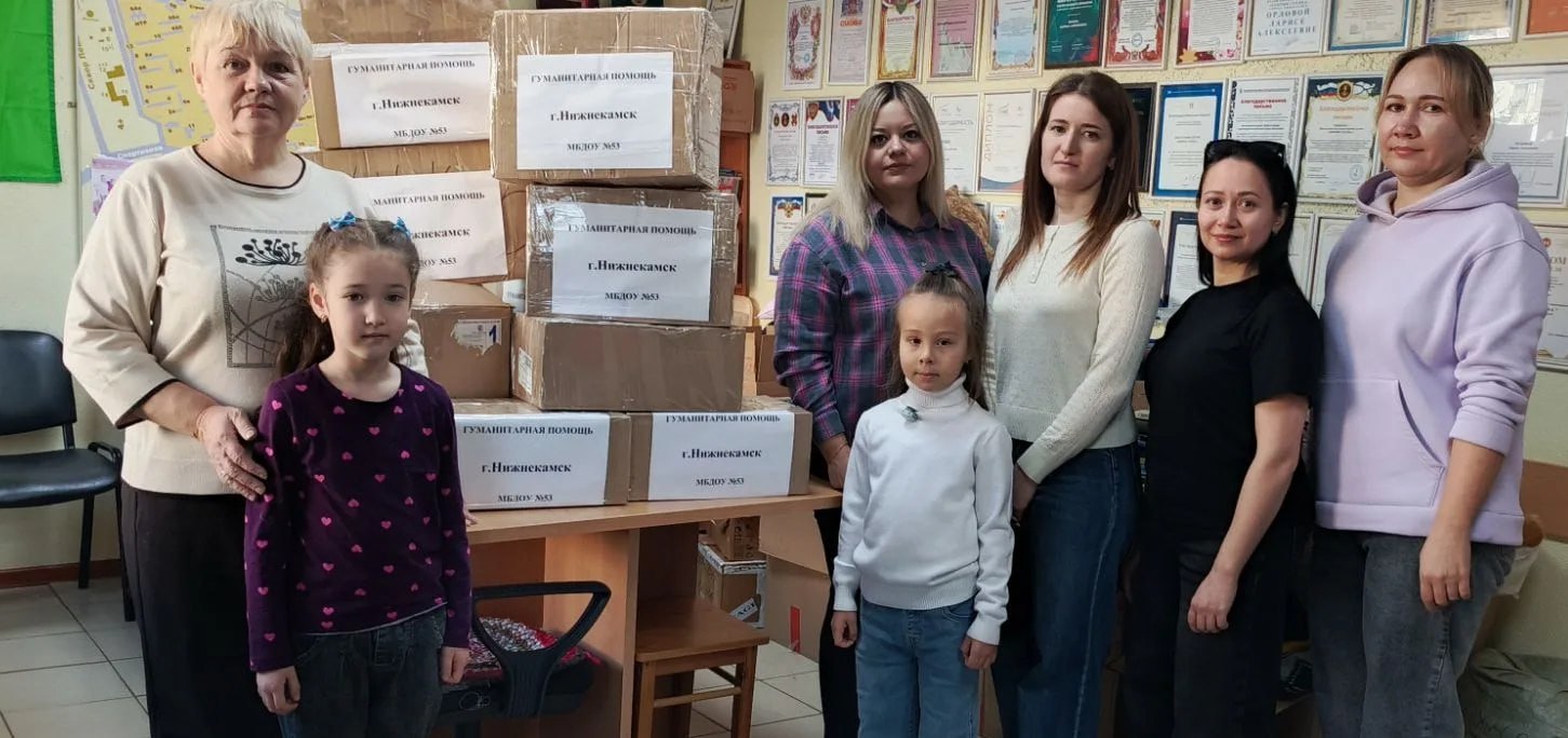 Детский сад №53 передал больше 10 коробок помощи бойцам