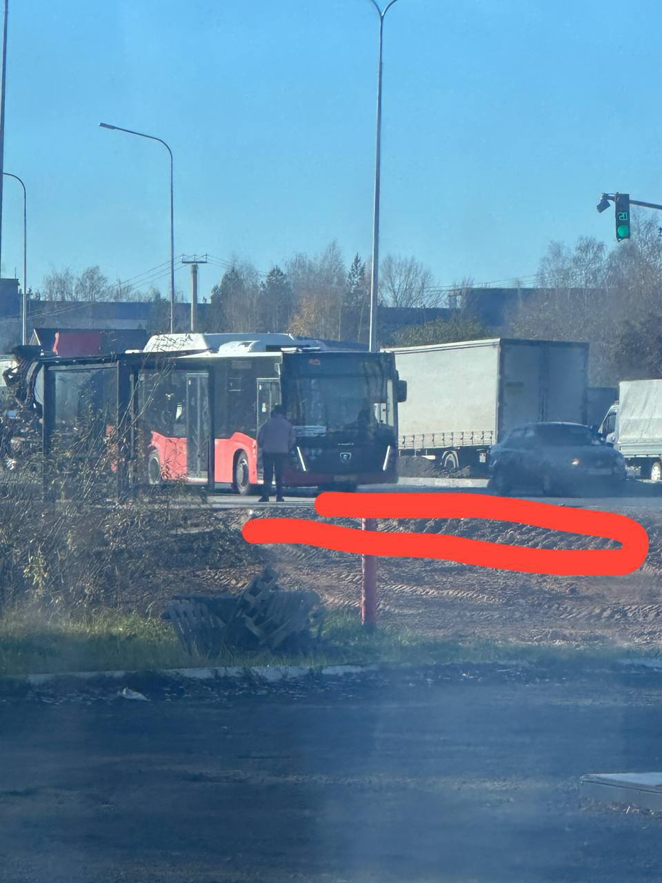 На Столичной открыли дорогу, но забыли о пешеходах