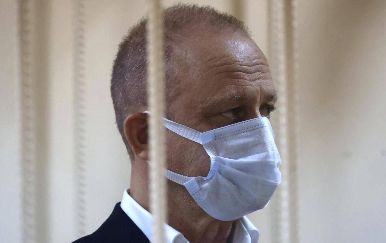 Получали зарплату, не выходя на работу: сыновей экс-главы Роспотребнадзора Челябинской области обвинили в мошенничестве